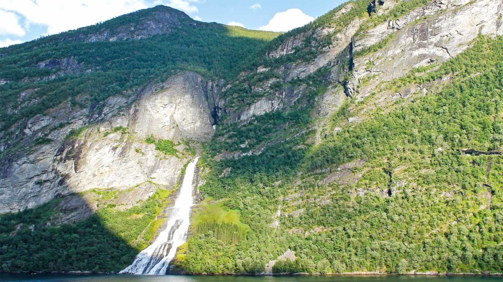 Der Wasserfall Freier im Geirangerfjord, Norwegen