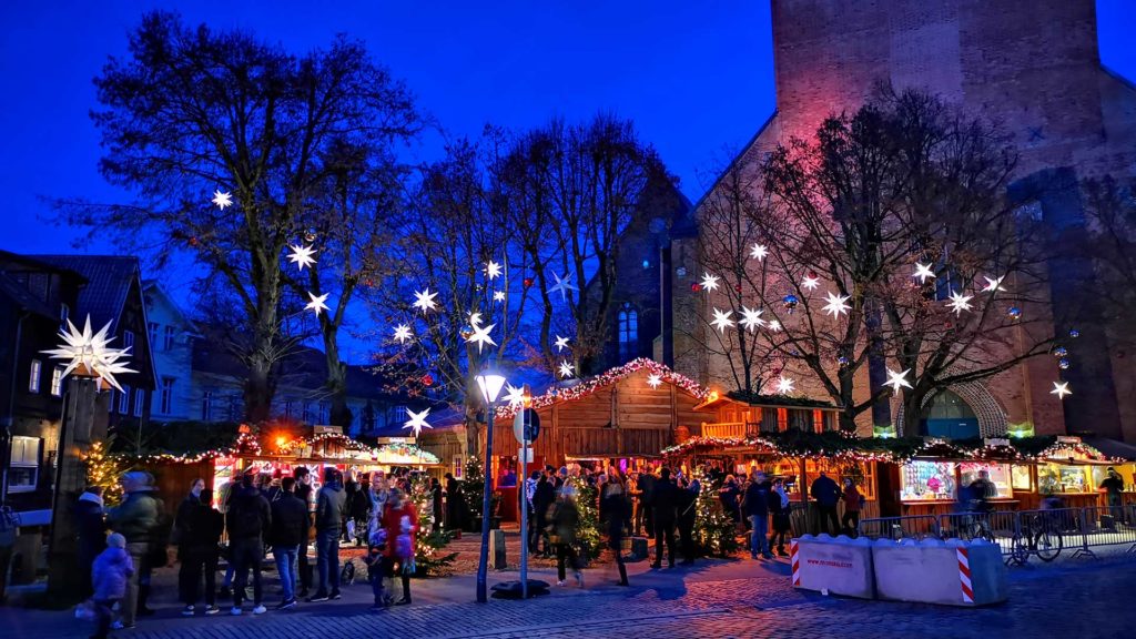 Weihnachtsmarkt in Lüneburg an der St. Johanniskirche