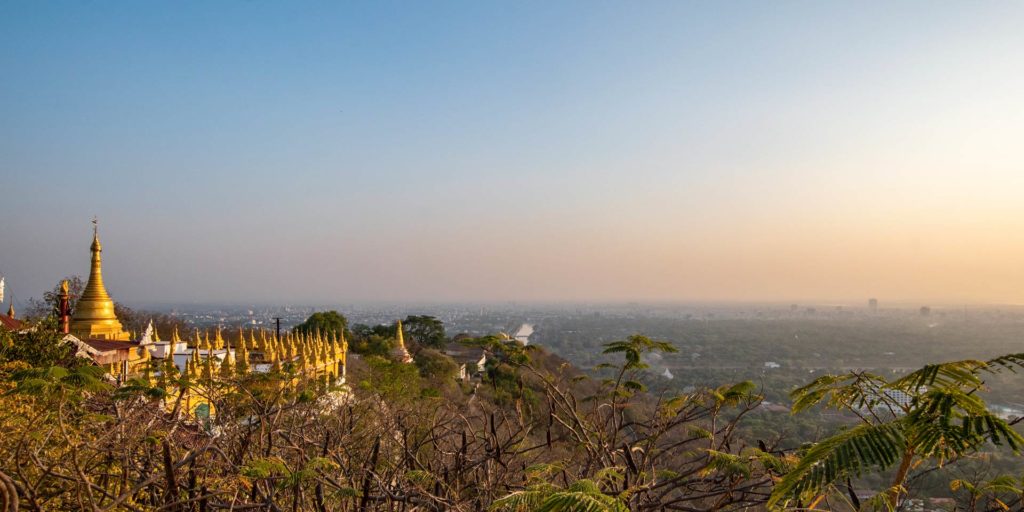 Panorama-Aussicht vom Mandalay Hill beim Sonnenuntergang