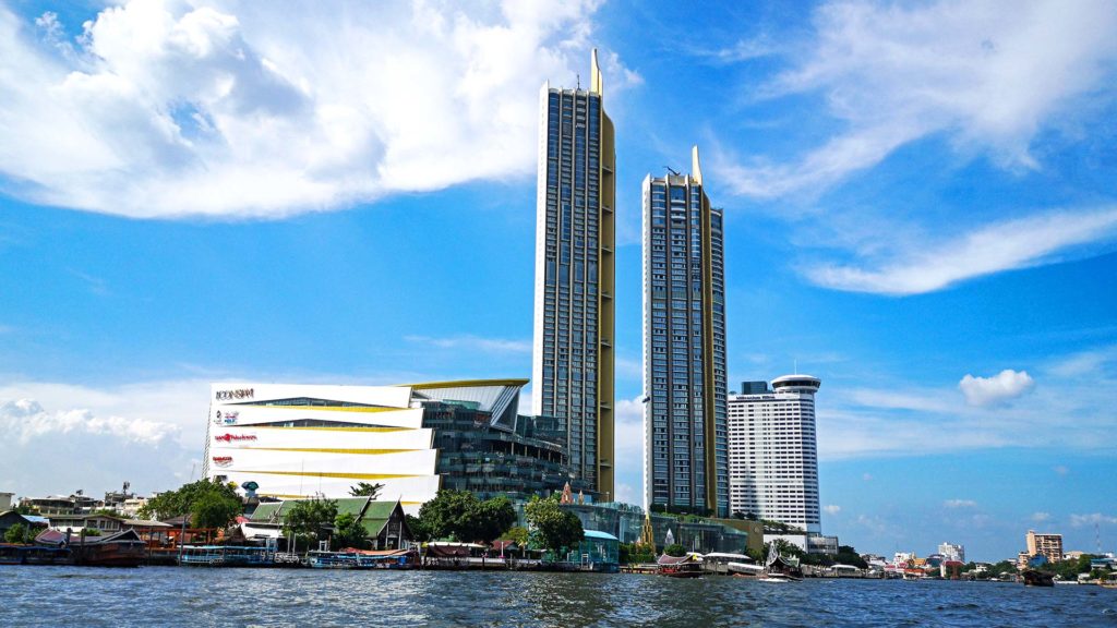 Ausblick auf das Millennium Hilton und die Icon Siam Shoppingmall in Bangkok