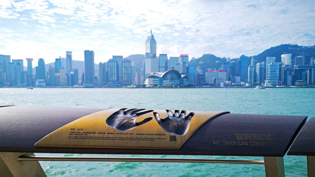 Ausblick auf die Skyline von Hong Kong Island von der Avenue of Stars