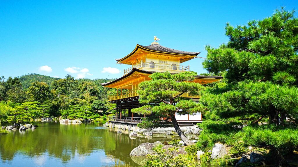 Der Goldene Pavillon im Nordwesten von Kyoto (Kinkaku-ji)