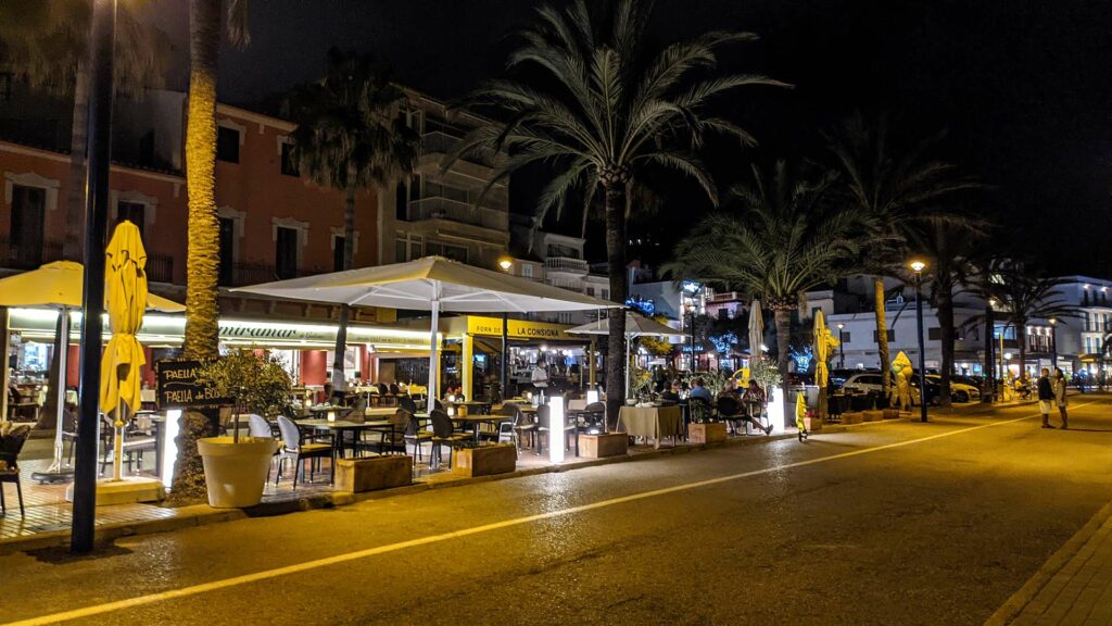 Nachtleben im Hafenort Port d'Andratx, Mallorca