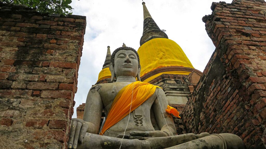Der Wat Yai Chai Mongkhon außerhalb des Geschichtsparks von Ayutthaya
