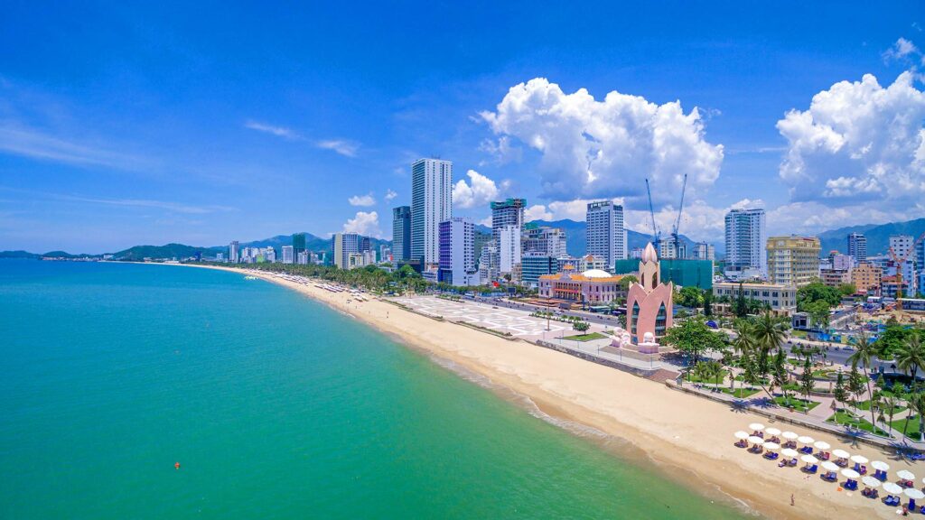 Ausblick auf den Nha Trang Beach und die Stadt in Vietnam