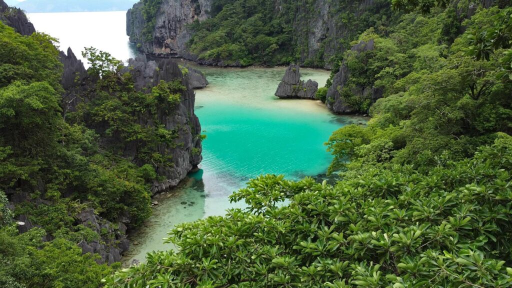 Drohnenfoto von der Cadlao Lagoon in El Nido, Palawan