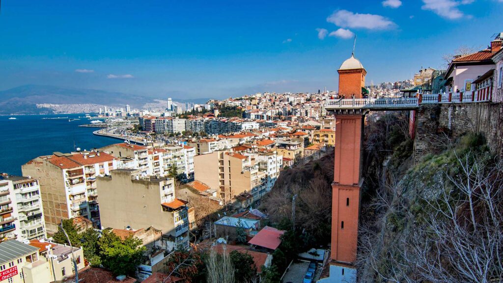 Der historische Aufzug in Izmir, auf Türkisch Asansör genannt