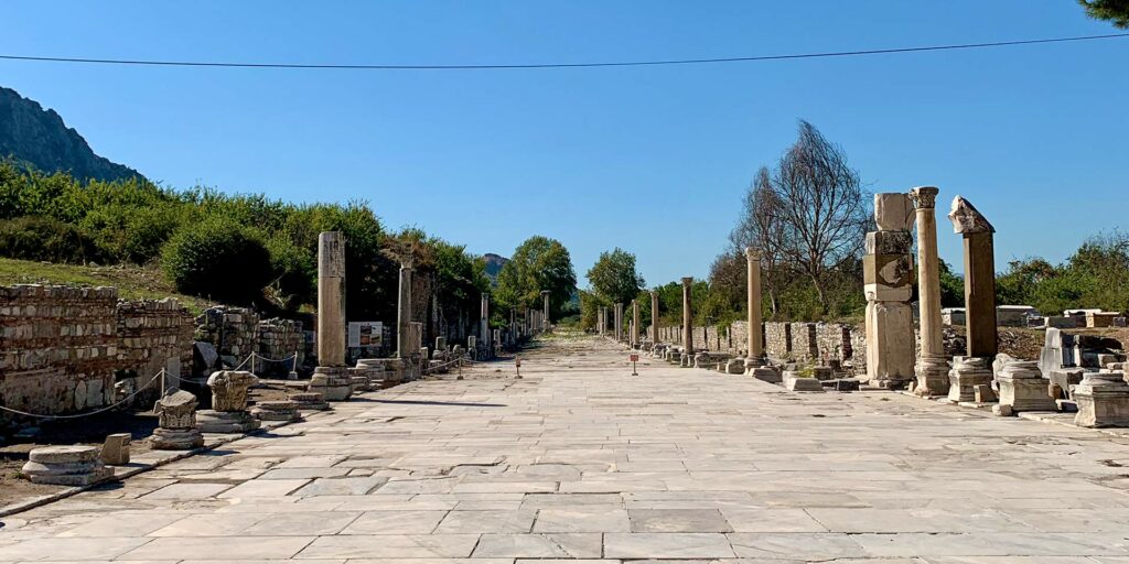 Die Hafenstraße von Ephesos in der Türkei
