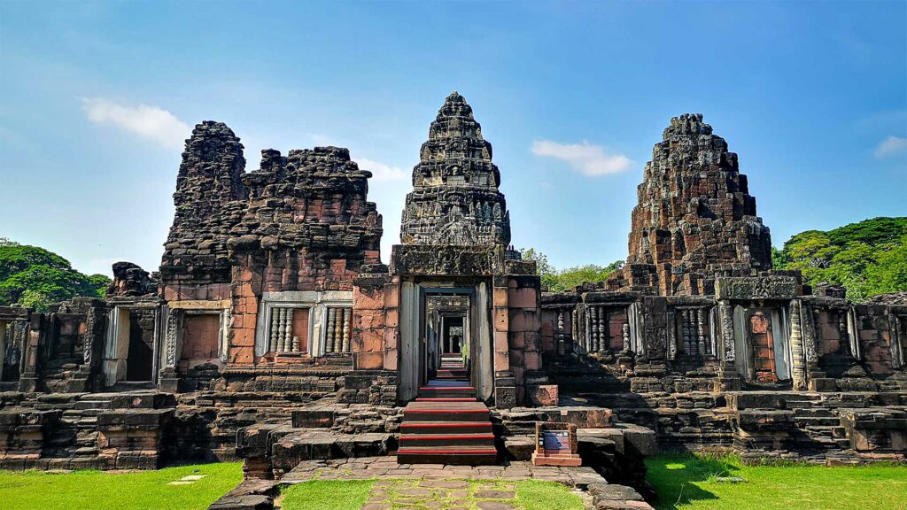 Der Haupttempel mit den drei Prangs im Phimai Historical Park