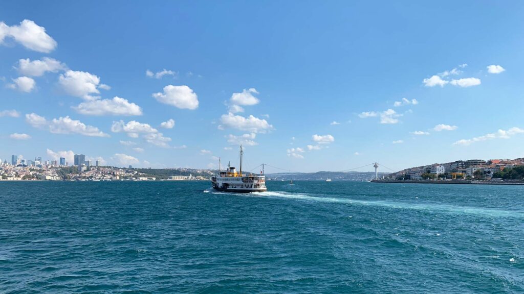 Fähre auf dem Bosporus in Istanbul